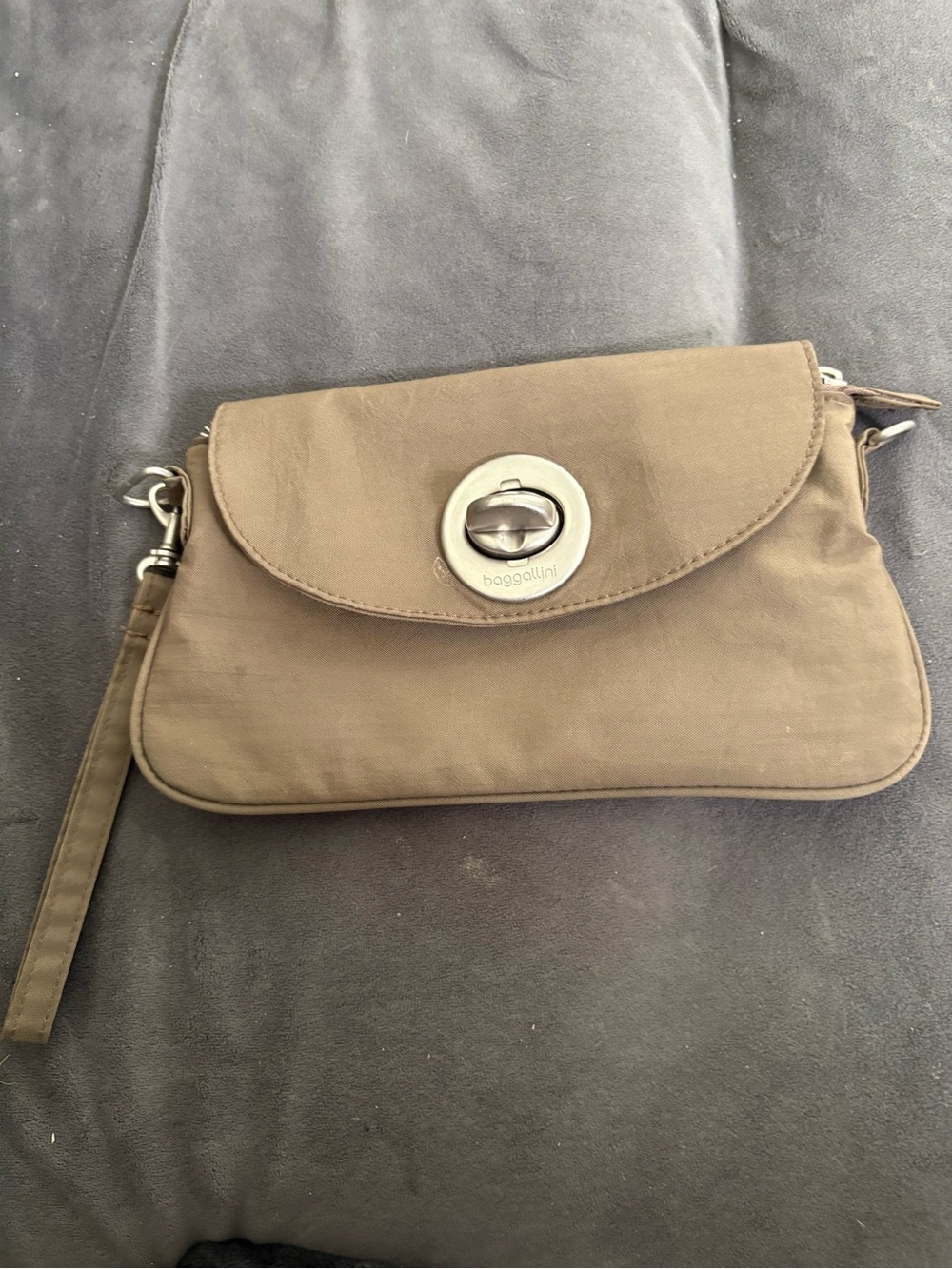 Baggallini Olive Convertible Wristlet with Turn-Lock